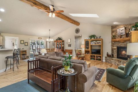 Tiny photo for 17048 Norwalk Road, Bend, OR 97707 (MLS # 220219581)