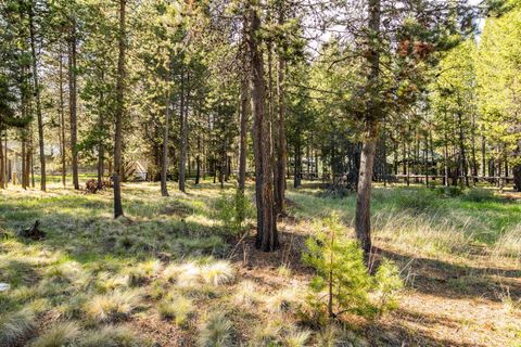 Tiny photo for 17048 Norwalk Road, Bend, OR 97707 (MLS # 220219581)