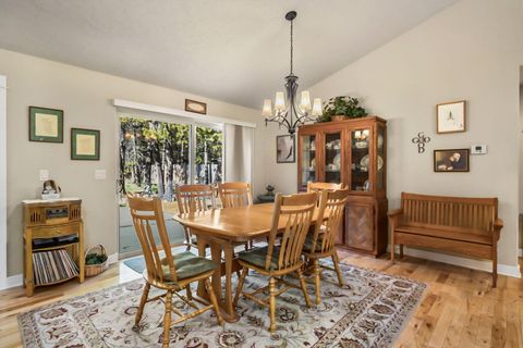 Tiny photo for 17048 Norwalk Road, Bend, OR 97707 (MLS # 220219581)