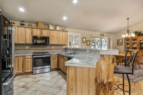 Tiny photo for 17048 Norwalk Road, Bend, OR 97707 (MLS # 220219581)