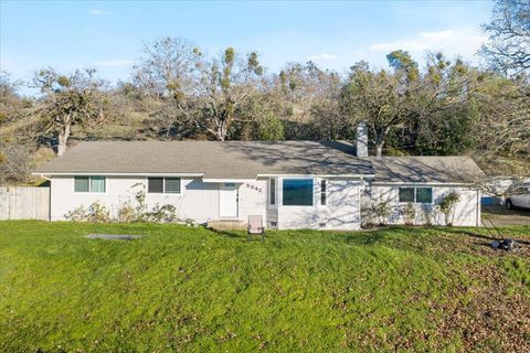 Photo of 5942 Foothill Road, Central Point, OR 97502 (MLS # 220213969)