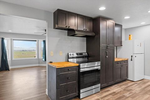 Tiny photo for 5942 Foothill Road, Central Point, OR 97502 (MLS # 220213969)