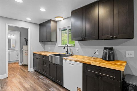 Tiny photo for 5942 Foothill Road, Central Point, OR 97502 (MLS # 220213969)