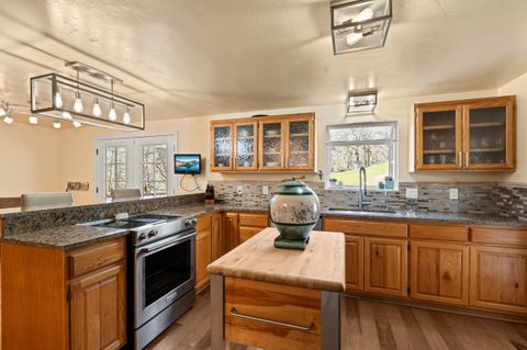 Tiny photo for 4490 Foots Creek Right Fork Road, Gold Hill, OR 97525 (MLS # 220217267)