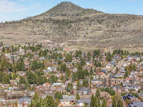 Tiny photo for 4575 Hathaway Drive, Medford, OR 97504 (MLS # 220217440)