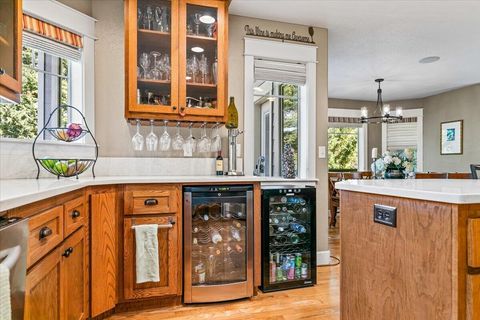 Tiny photo for 4575 Hathaway Drive, Medford, OR 97504 (MLS # 220217440)