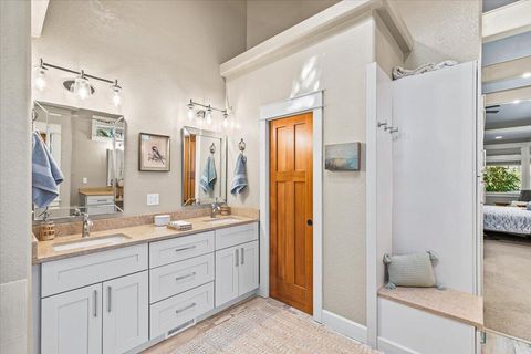 Tiny photo for 4575 Hathaway Drive, Medford, OR 97504 (MLS # 220217440)