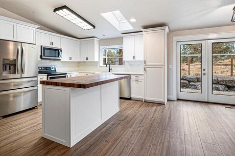 Tiny photo for 4710 NW 62nd Street, Redmond, OR 97756 (MLS # 220212014)