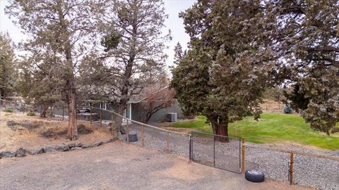Tiny photo for 4710 NW 62nd Street, Redmond, OR 97756 (MLS # 220212014)