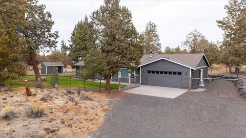 Tiny photo for 4710 NW 62nd Street, Redmond, OR 97756 (MLS # 220212014)