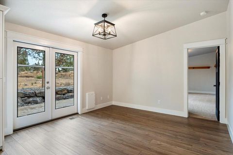 Tiny photo for 4710 NW 62nd Street, Redmond, OR 97756 (MLS # 220212014)