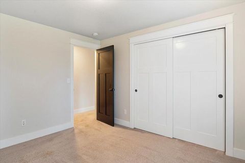 Tiny photo for 4710 NW 62nd Street, Redmond, OR 97756 (MLS # 220212014)