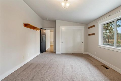 Tiny photo for 4710 NW 62nd Street, Redmond, OR 97756 (MLS # 220212014)