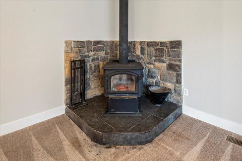 Tiny photo for 4710 NW 62nd Street, Redmond, OR 97756 (MLS # 220212014)