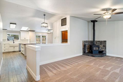 Tiny photo for 4710 NW 62nd Street, Redmond, OR 97756 (MLS # 220212014)