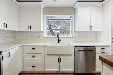 Tiny photo for 4710 NW 62nd Street, Redmond, OR 97756 (MLS # 220212014)