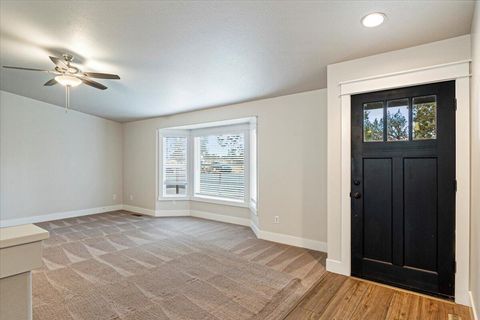 Tiny photo for 4710 NW 62nd Street, Redmond, OR 97756 (MLS # 220212014)