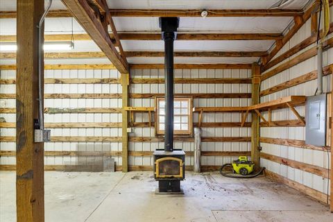 Tiny photo for 4710 NW 62nd Street, Redmond, OR 97756 (MLS # 220212014)