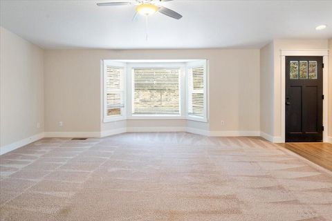 Tiny photo for 4710 NW 62nd Street, Redmond, OR 97756 (MLS # 220212014)