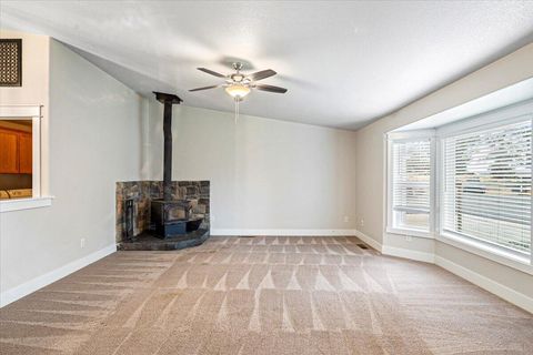 Tiny photo for 4710 NW 62nd Street, Redmond, OR 97756 (MLS # 220212014)