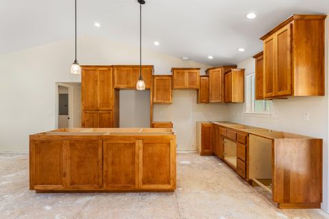 Tiny photo for 587 E Forks Circle, Cave Junction, OR 97523 (MLS # 220216906)