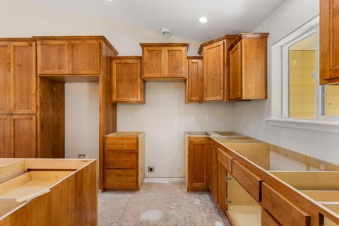 Tiny photo for 587 E Forks Circle, Cave Junction, OR 97523 (MLS # 220216906)