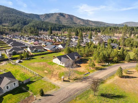 Tiny photo for 587 E Forks Circle, Cave Junction, OR 97523 (MLS # 220216906)