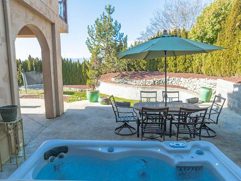 Tiny photo for 850 NE Tokay Heights, Grants Pass, OR 97526 (MLS # 220215770)