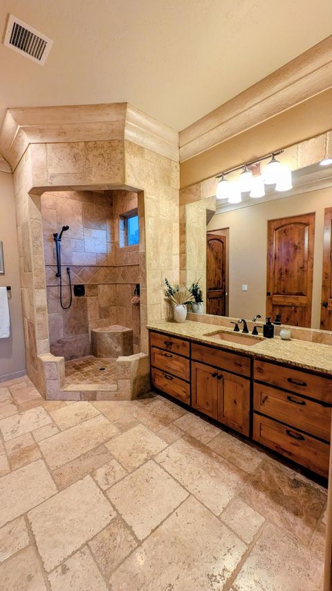 Tiny photo for 850 NE Tokay Heights, Grants Pass, OR 97526 (MLS # 220215770)