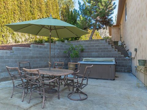 Tiny photo for 850 NE Tokay Heights, Grants Pass, OR 97526 (MLS # 220215770)