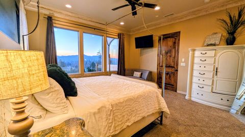 Tiny photo for 850 NE Tokay Heights, Grants Pass, OR 97526 (MLS # 220215770)