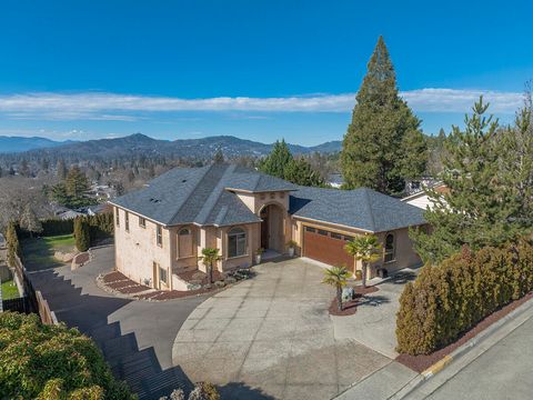 Photo of 850 NE Tokay Heights, Grants Pass, OR 97526 (MLS # 220215770)