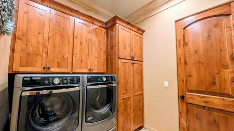 Tiny photo for 850 NE Tokay Heights, Grants Pass, OR 97526 (MLS # 220215770)