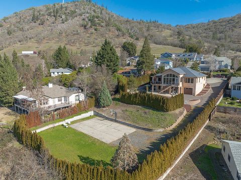 Tiny photo for 850 NE Tokay Heights, Grants Pass, OR 97526 (MLS # 220215770)