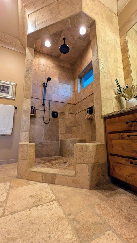 Tiny photo for 850 NE Tokay Heights, Grants Pass, OR 97526 (MLS # 220215770)