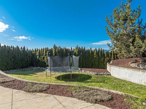 Tiny photo for 850 NE Tokay Heights, Grants Pass, OR 97526 (MLS # 220215770)