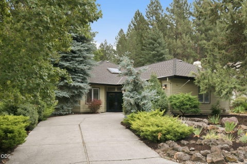 Photo of 60750 Breckenridge Street, Bend, OR 97702 (MLS # 220228253)