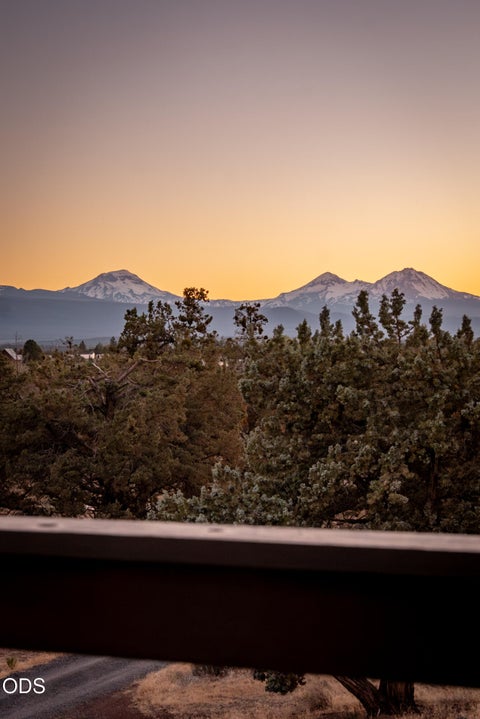 Tiny photo for 65238 85th Place, Bend, OR 97703 (MLS # 220223174)