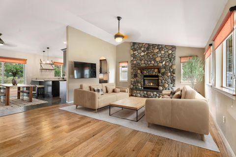 19405 Indian Summer Road Bend OR 97702