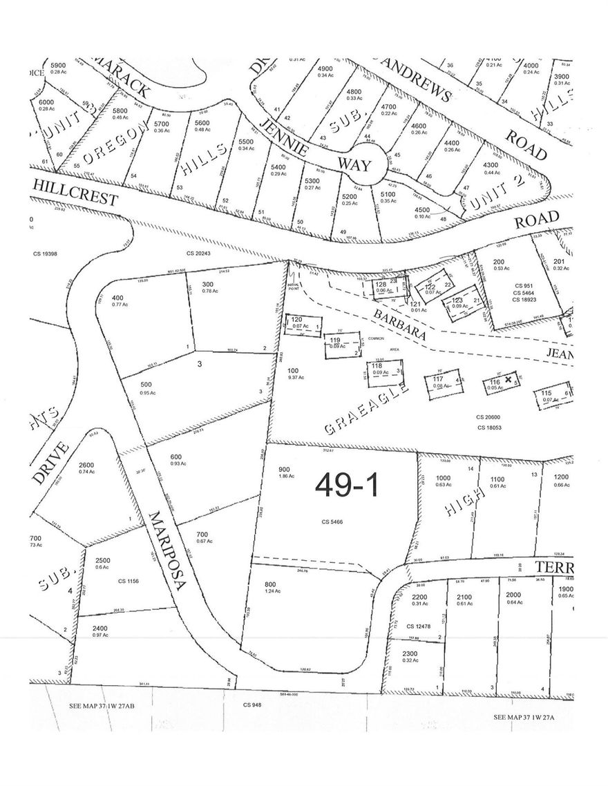 This is a nice homesite with views of the mountains.