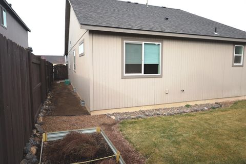 Tiny photo for 2474 NW Kingwood Avenue NW, Redmond, OR 97756 (MLS # 220215148)