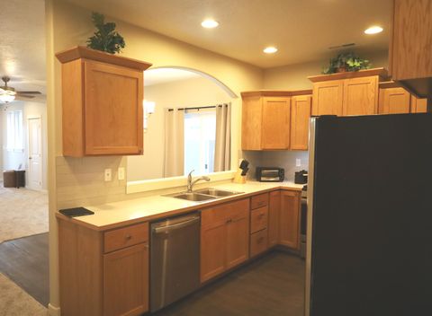 Tiny photo for 2474 NW Kingwood Avenue NW, Redmond, OR 97756 (MLS # 220215148)