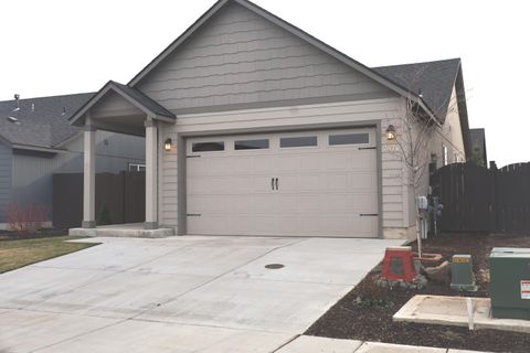 Photo of 2474 NW Kingwood Avenue NW, Redmond, OR 97756 (MLS # 220215148)