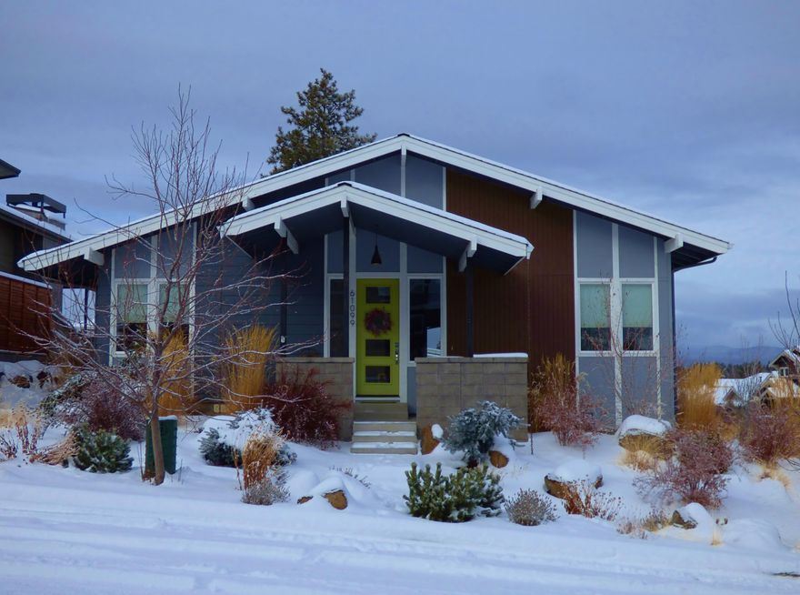 Midcentury modern one level built by Stonebridge homes in coveted SE Hidden Hills neighborhood! Light and bright with vaulted ceilings throughout. Fantastic Cascade mountain views from one of the best corner lots in the neighborhood. Adjacent to new Alpenglow Park and Caldera high school. Natural low maintenance landscaping with drip irrigation. Gas fireplace, wide plank white oak flooring in great room and kitchen. Instahot hot water in kitchen, Forced air gas, central A/C, energy efficient tankless hotwater system, gas range, soft-close drawers on all cabinetry, walk in closet in master suite with closet system.