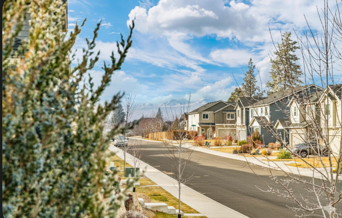 20539 SE Cameron Avenue