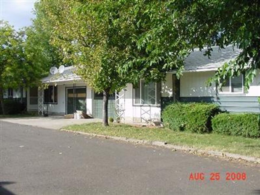 Nice duplex in good condition. 2 bedrooms, 1 bath and a 1 car garage per unit. Located on a good sized lot with off street parking. Both units have new interior paint and carpet are vacant. This property is approved for ExpressPath financing. This property is being sold as-is.