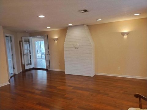 Tiny photo for 2145 Springbrook Rd, Medford, OR 97504 (MLS # 220212230)