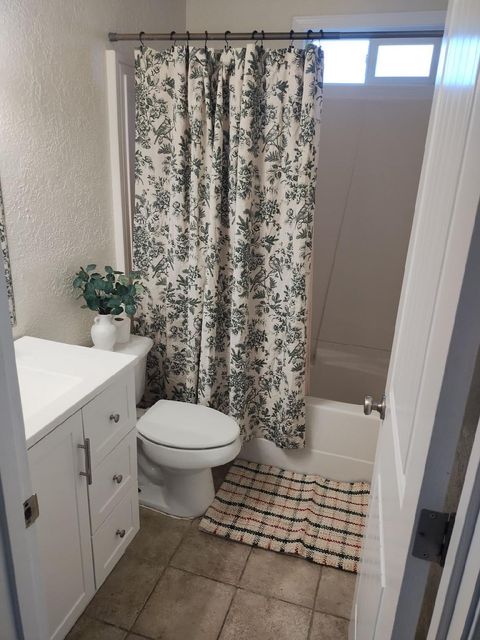 Tiny photo for 2145 Springbrook Rd, Medford, OR 97504 (MLS # 220212230)