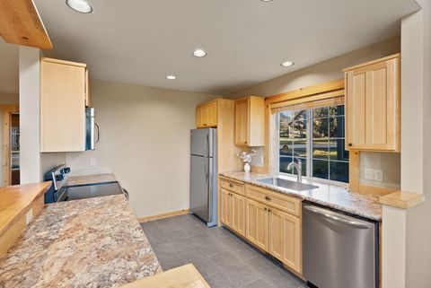 Tiny photo for 1640 Cinnamon Teal Drive, Redmond, OR 97756 (MLS # 220213847)