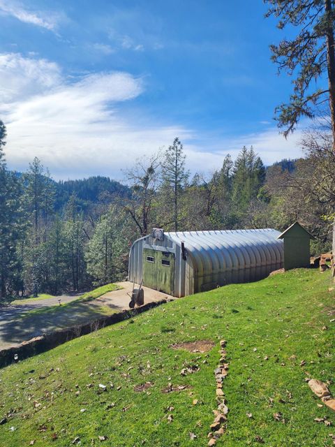 Tiny photo for 18525 E Evans Creek Road, Rogue River, OR 97537 (MLS # 220215103)